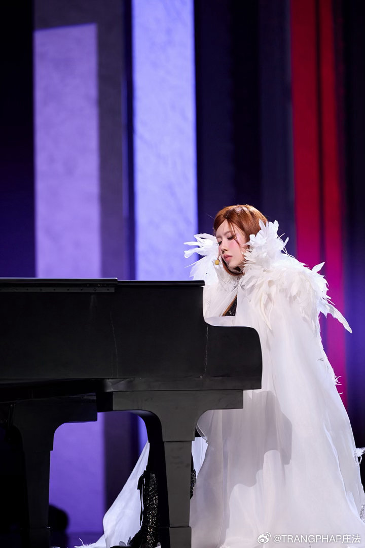 庄法大艺术家烫嘴 庄法一公小考，最打动我的是他的拼劲。《大艺术家》这么难的歌，他