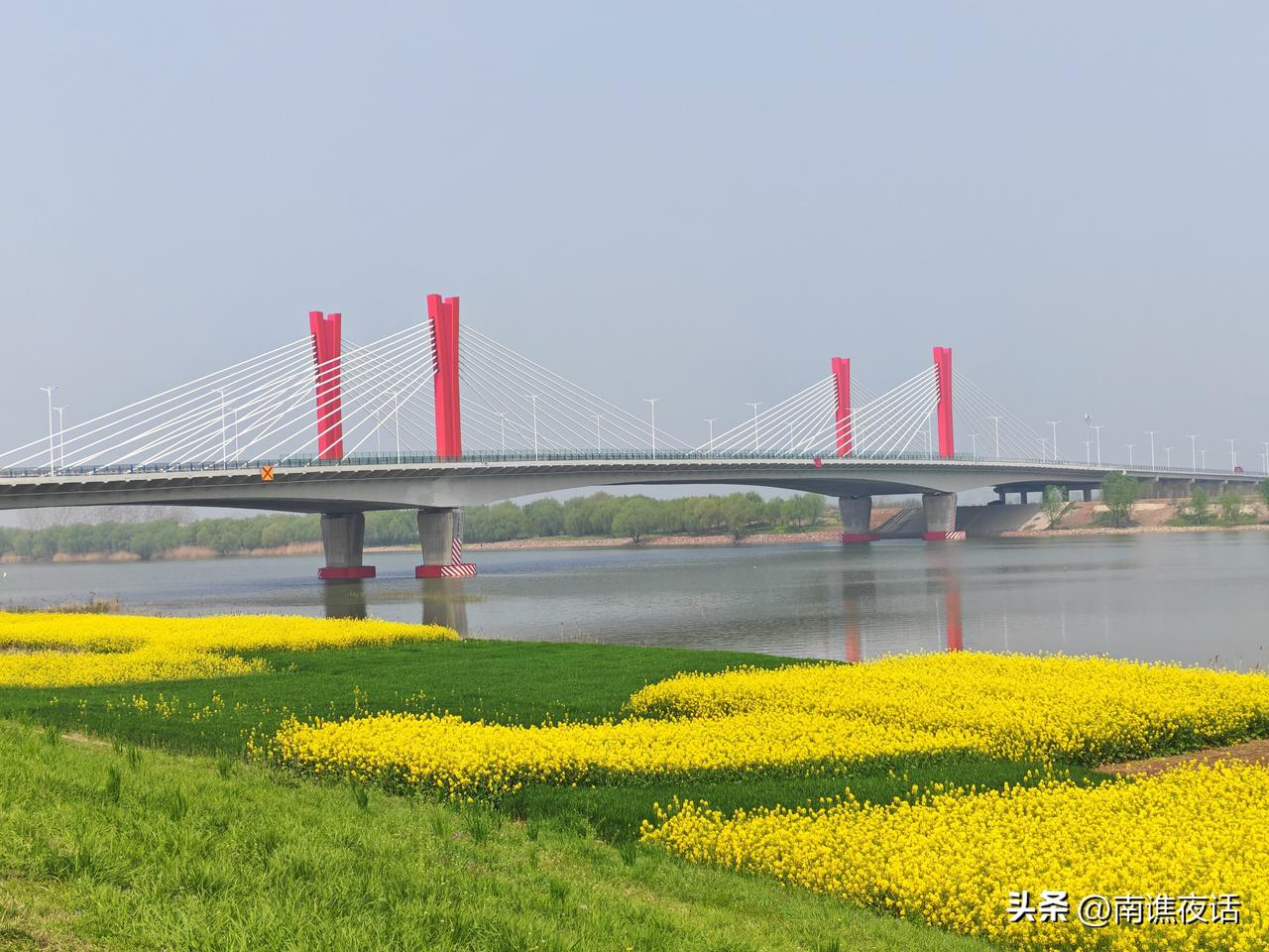 分享一张绝美的风景照片这是昨天拍摄于怀远县涡河八桥附近的风景照片，黄、绿、红三色