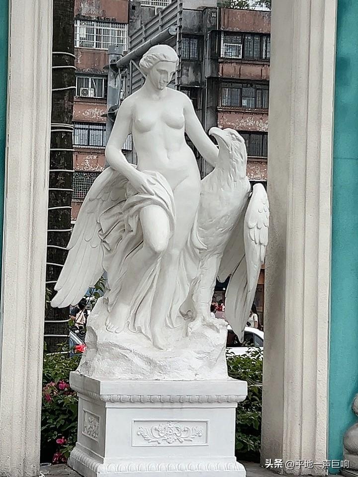 总有不少人吐槽，觉得自己的命好像挺不值钱。

但是，你要是真的要求他们对自己好一