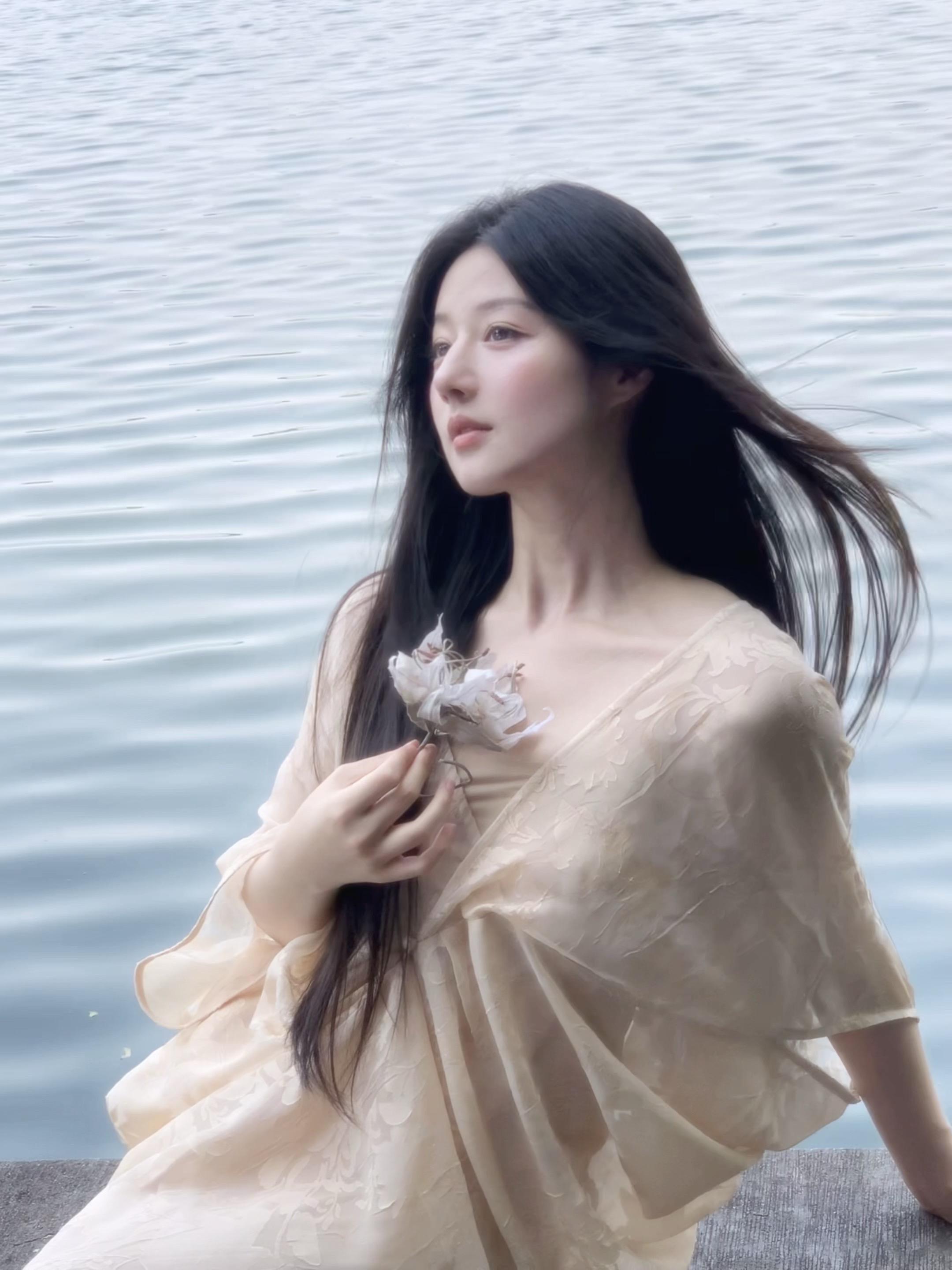 你眉目如当年流转我心间