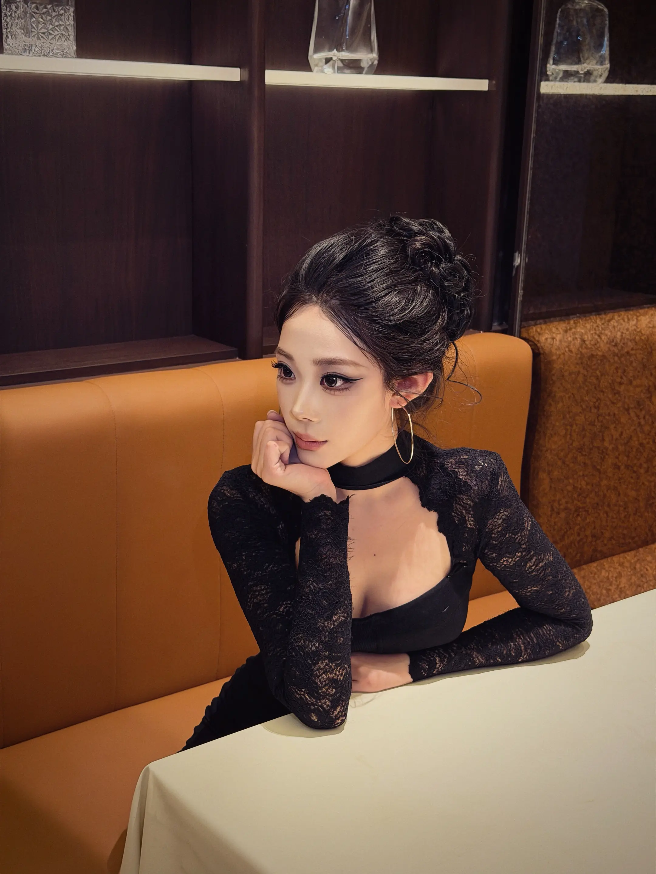我会拿韩语跟他说欧巴～정신차리