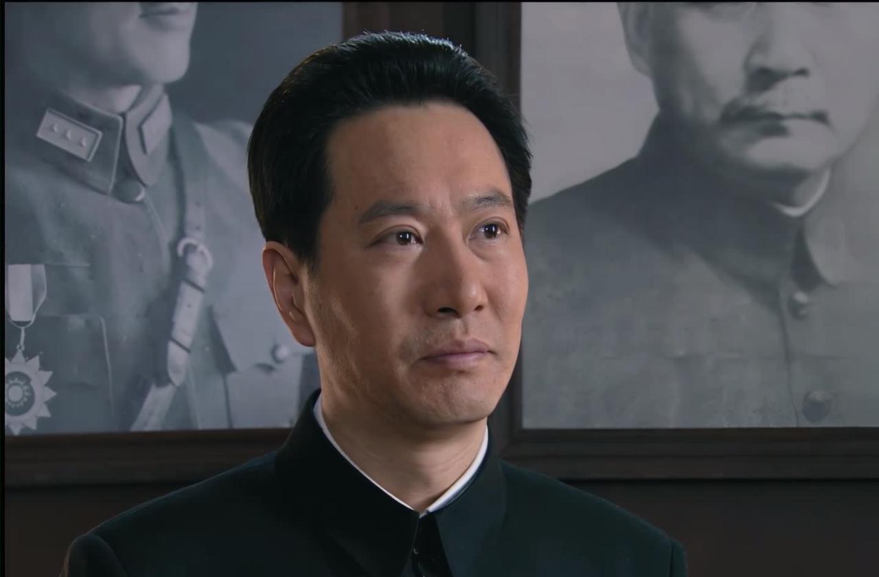 “戴笠一抬眼，天津站全员立正”——15年后，4K修复版上线，弹幕还在刷这句。
当