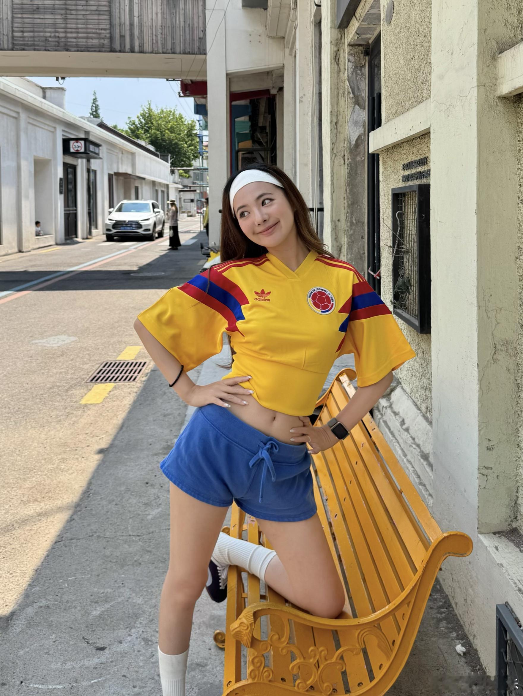 2026世界杯的球衣穿搭早已跳出赛场边界，成了今夏最火的Blokecore风格密