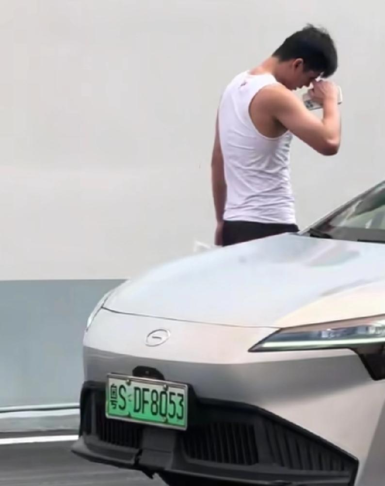 陈家政刚进CBA就买车，他新赛季球权有保障吗？

现在有车人多，陈家政有车不奇怪