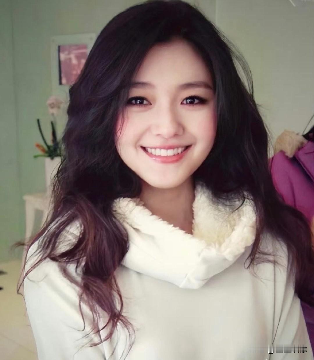 大S的原生家庭才是她最大的伤害的来源。家里重男轻女，从小替父还债，过早承担家庭责