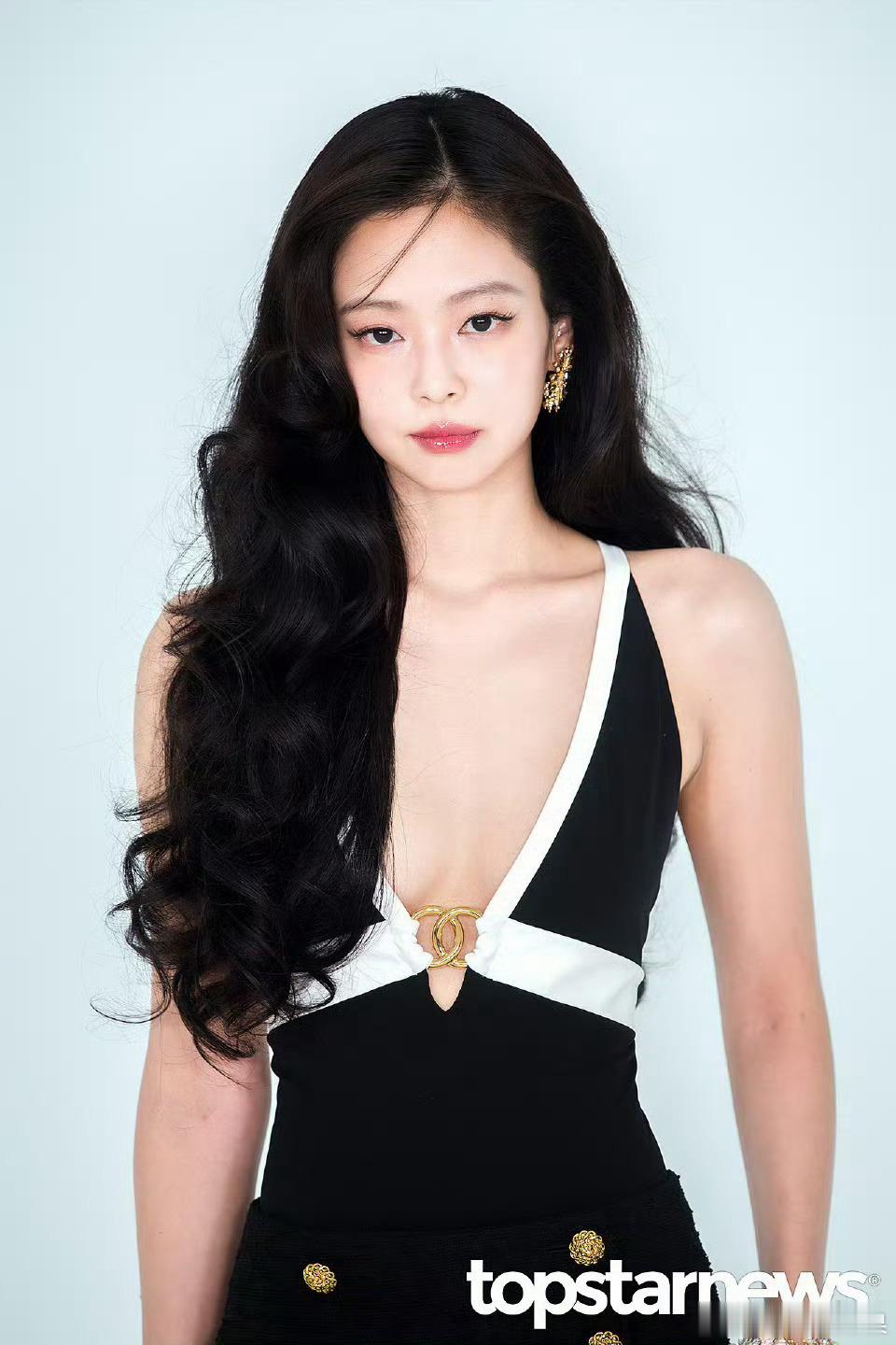 我的法。。。前前前男友权志龙和Jennie一起出席香奈儿活动 居然被前男友金泰亨