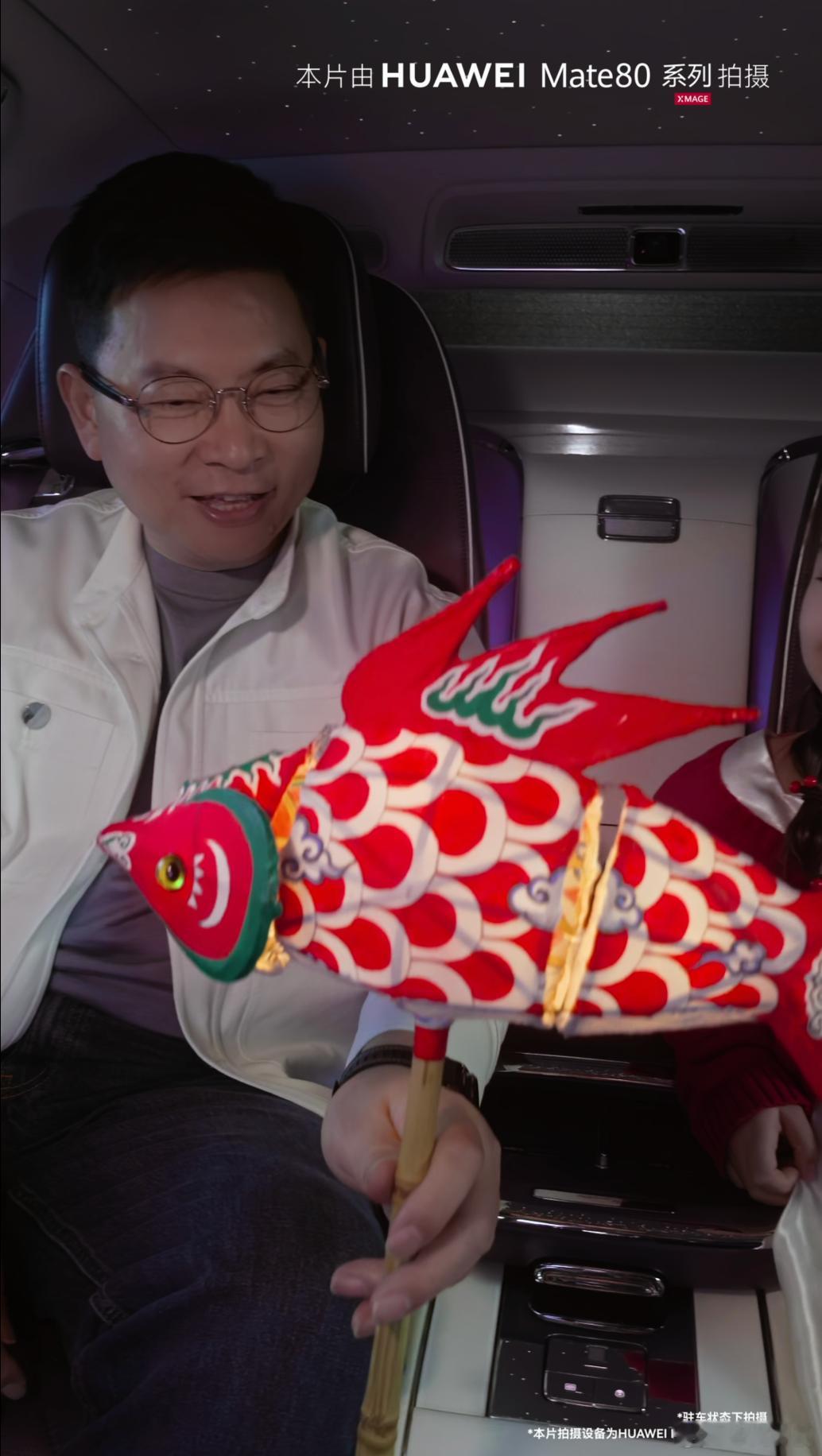 在安徽过小年仪式感拉满了鱼灯游弋，烟花绽开，一份来自安徽的传统年味正温情传递。余