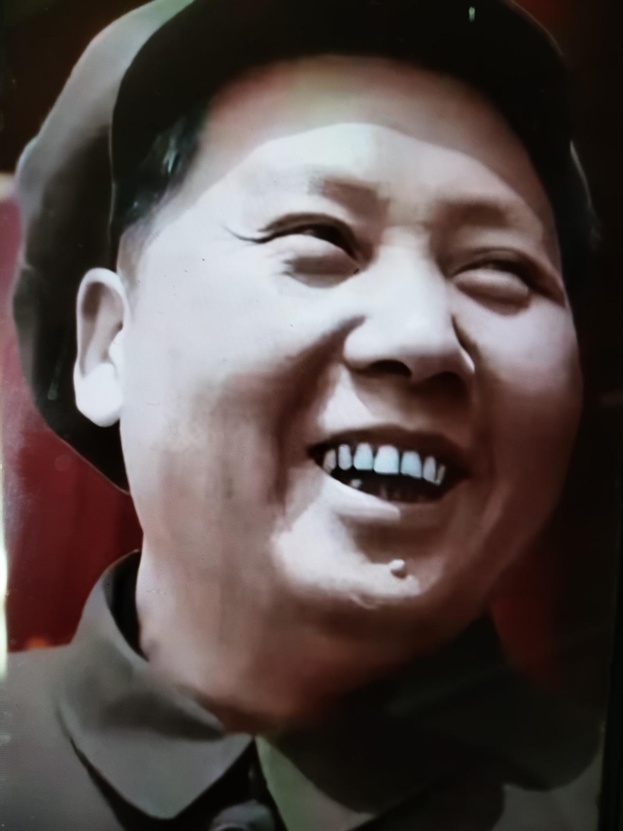 毛主席早在1949年中共七届二中全会上。提出“糖衣炮弹要警惕”的重要警示。
他所
