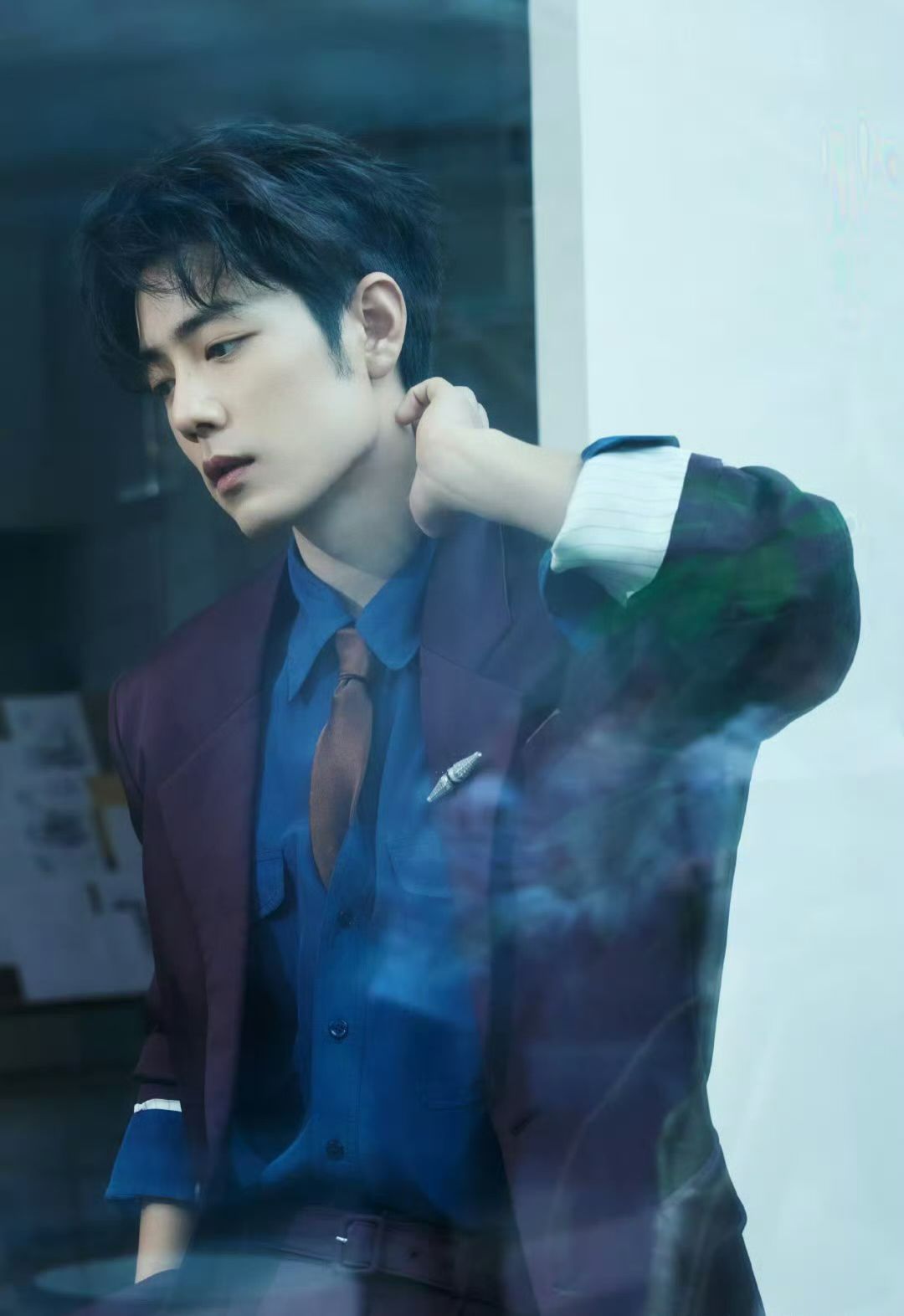 肖战一笑好想把我所有家当都给他微博之夜也是记录战成长了哈哈肖战 害羞笑