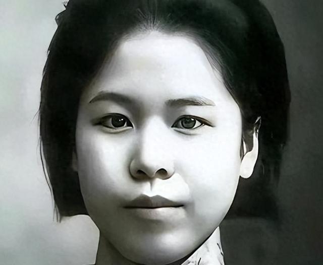 1947年，杨虎城将军的妻子谢葆真在狱中绝食22天后，迎来了生命最后一刻。狱卒意