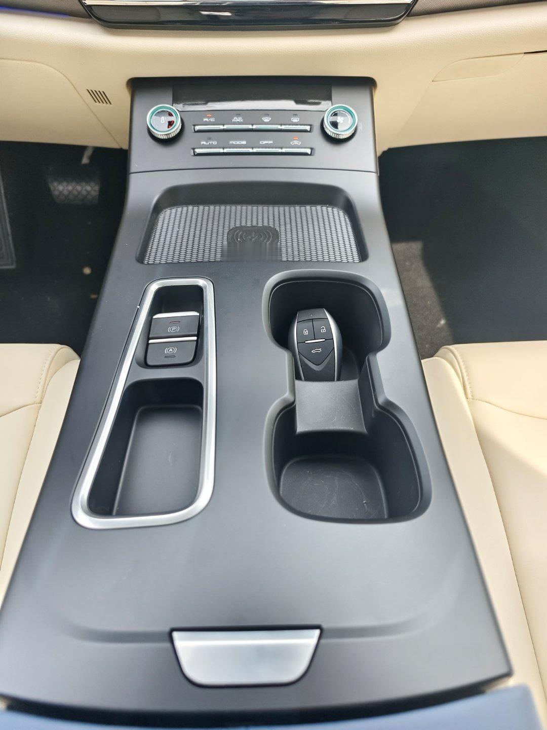 羿弛05，705Max神行版，顶配。4米6多的车长，2米7多的轴距，后悬架还是给