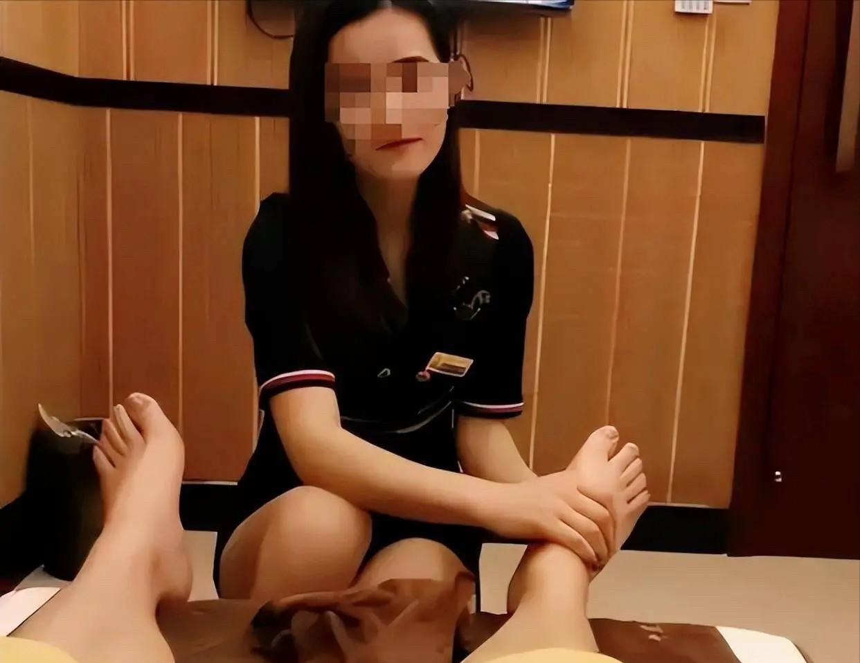 湖北，男子酒后到一足疗店按摩，期间，多次拍打女技师的大腿内侧。女技师想着男子喝多