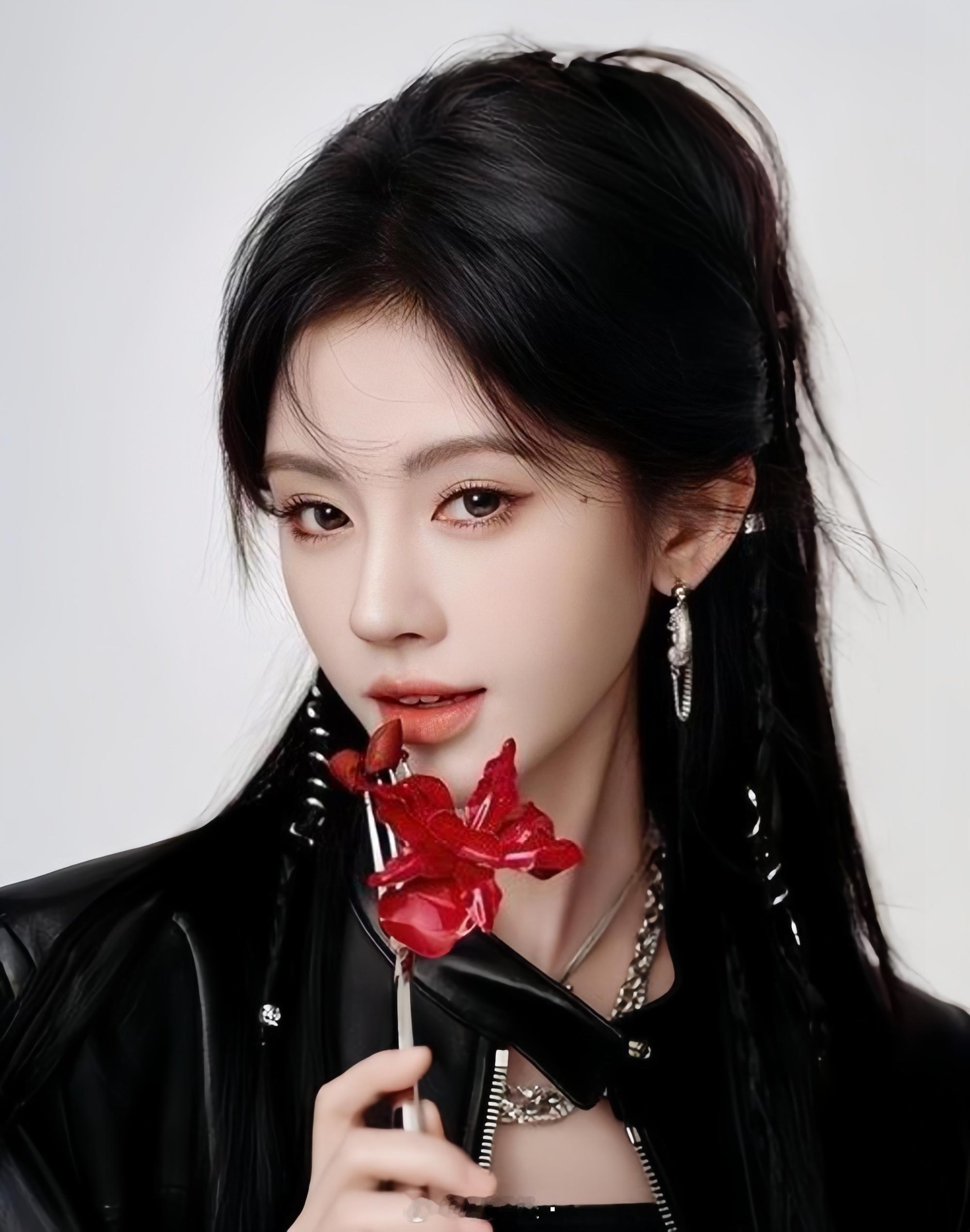 鞠婧祎跨年小卡小卡上的照片是这六张吧！不禁感叹女神的美貌 每一张都是美神降临！抽