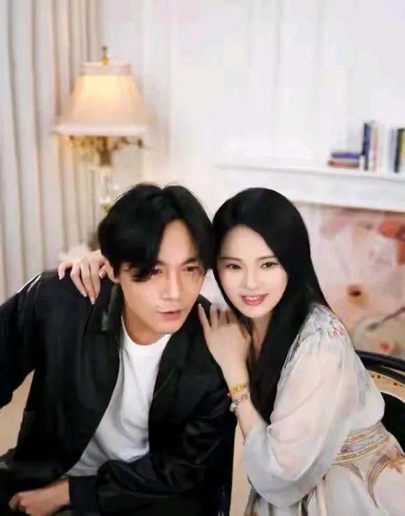 伊能静秦昊怎么有种姑姑过儿的感觉，女的不老男的沧桑[我想静静]