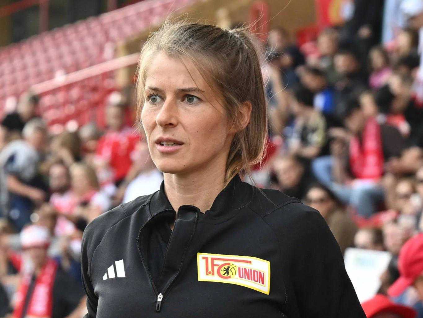 执教柏林联合，埃塔成为五大联赛历史上第一位女性主教练北京时间4月12日，柏林联合