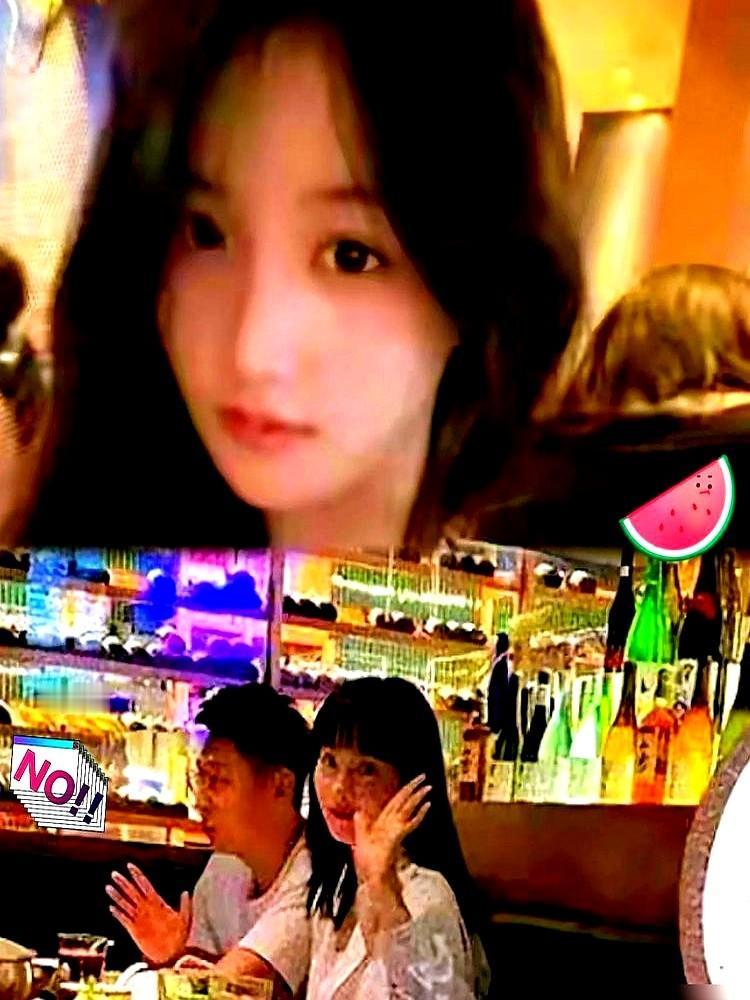 前夫还在为八位数抚养费被限高，被软封杀563天的张嘉倪，已经杀回C位了。

去年