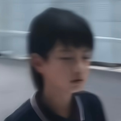 感觉是第一次看他上身穿校服下身配短裤长筒袜的搭配，我联通癖又犯了 