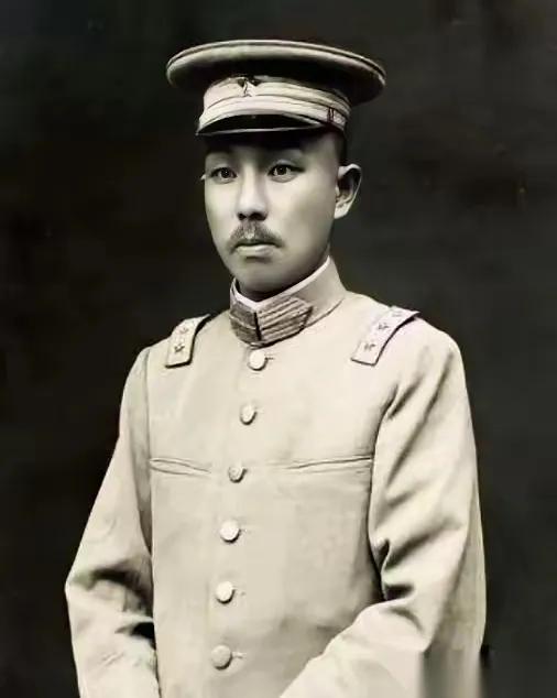 民国军阀里，最怪的要数川军。1923年，师长李剑鸣的部队被打散，他本人被活捉，押