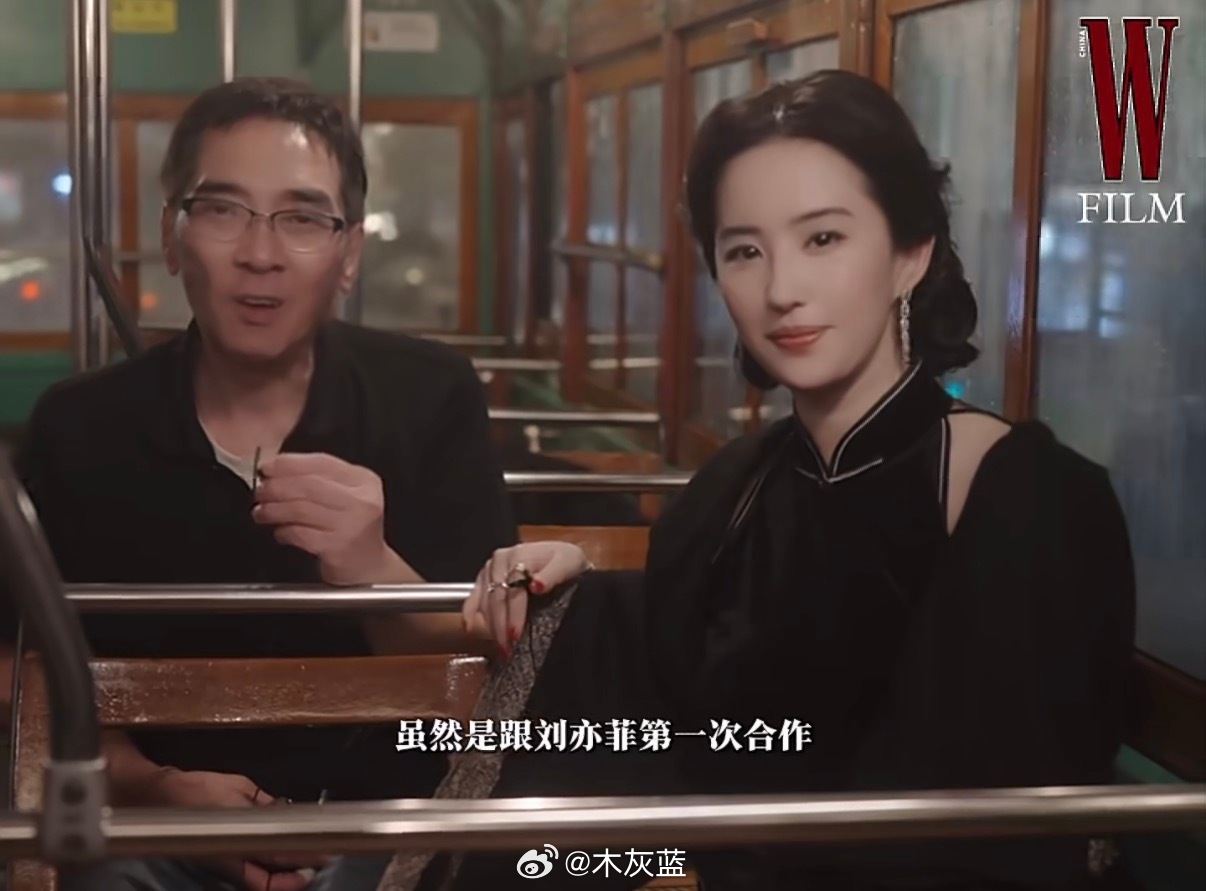 导演关锦鹏眼中的刘亦菲OMG！第一眼我以为是AI的两人同框，刘亦菲的脸也太美了，