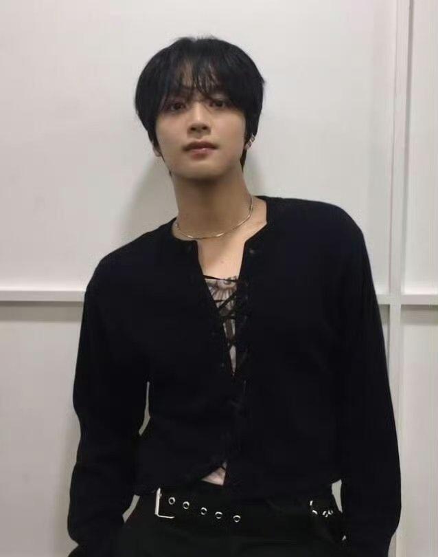 恋爱
笑死了 这个词条终究还是上了
李楷灿被贴脸骂了 完事儿人还搁那悠哉悠哉打游