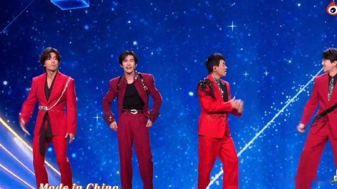 春晚科技含量满满的歌曲智造未来唱出未来生活的模样 《智造未来》用歌声描绘未来图景