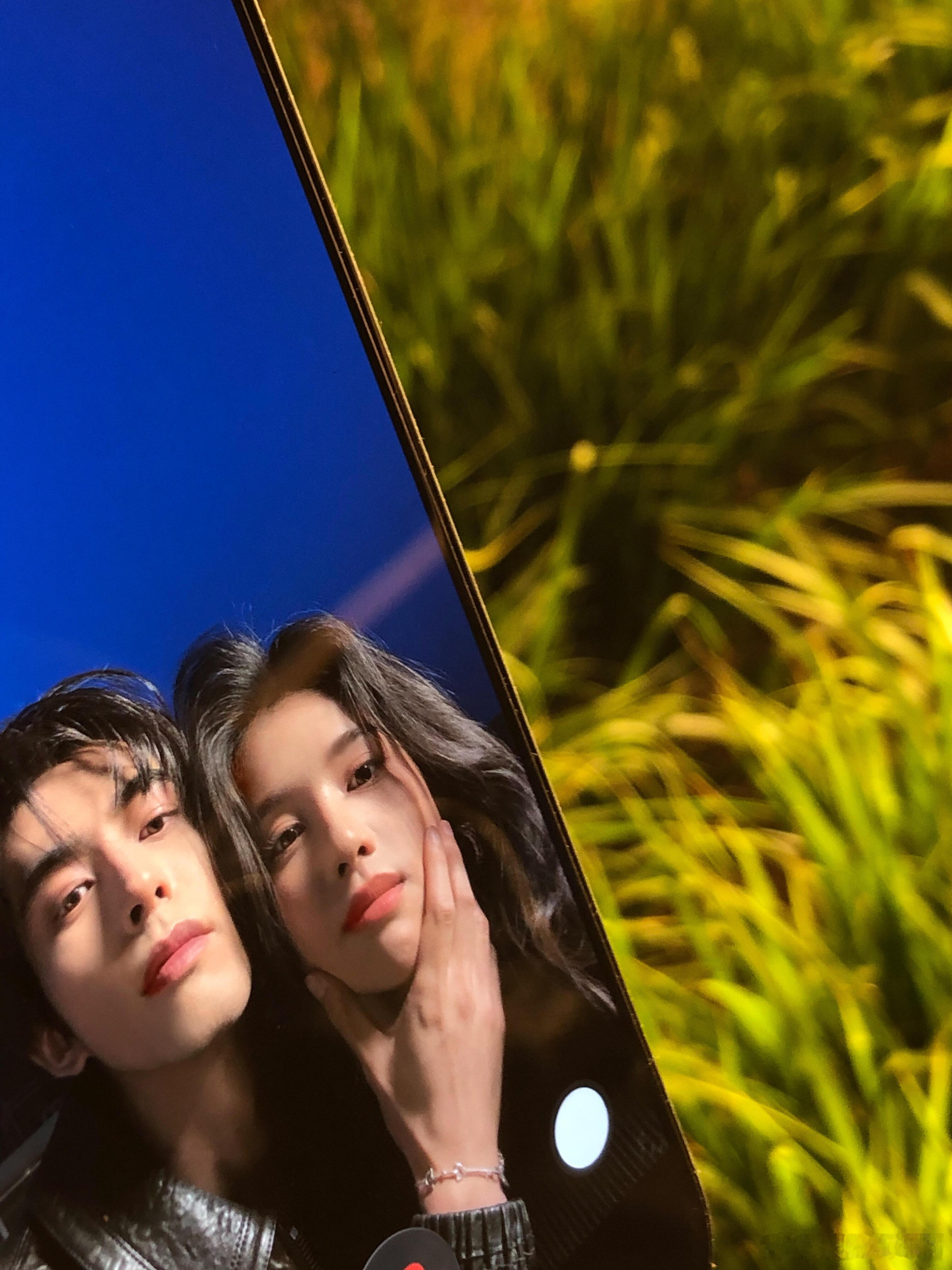 宋威龙张婧仪这36秒的宿命感垃圾场捡破烂还能捡出末日恋曲？野狗追着跑，这俩人却像