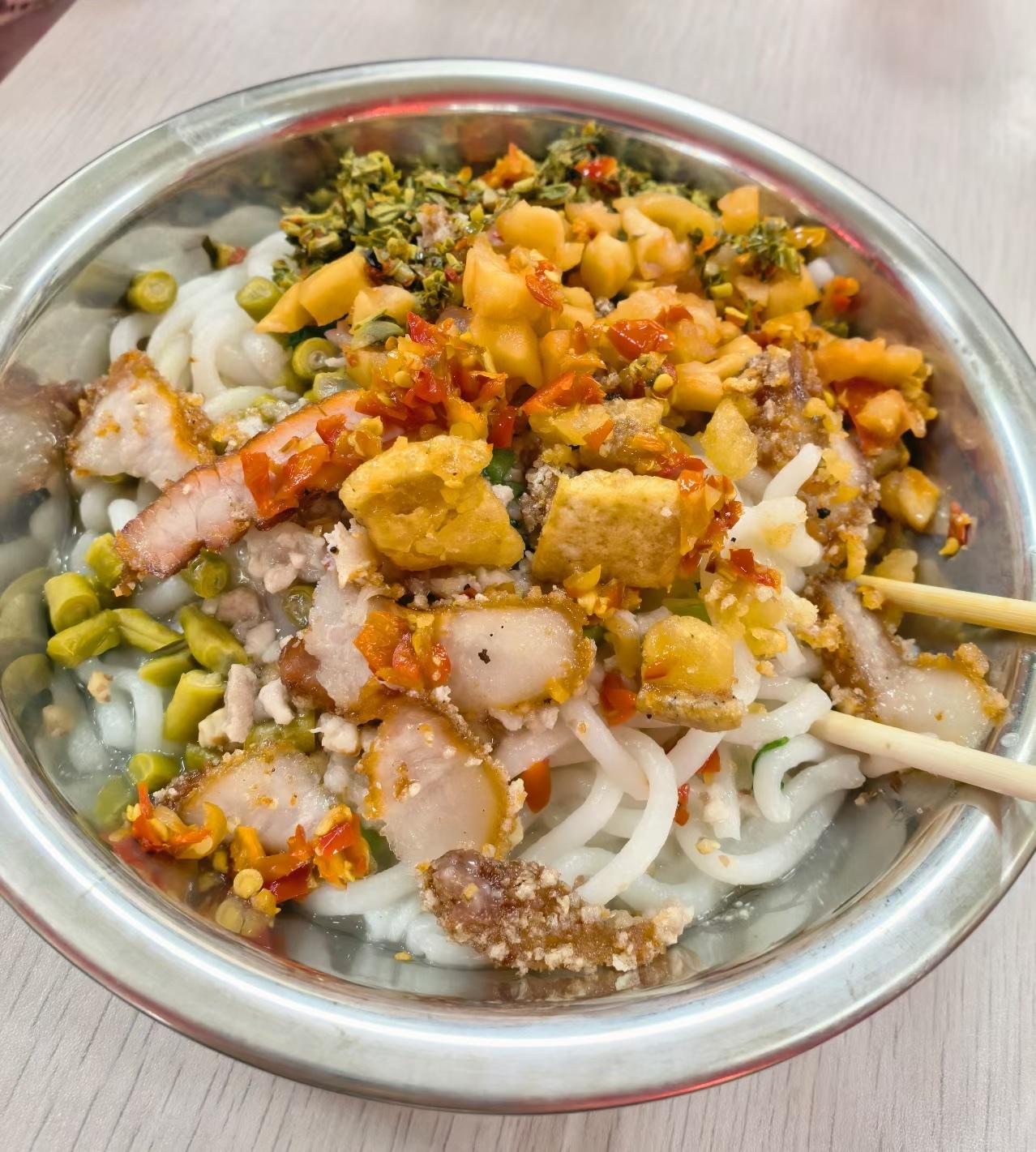 广西嗦粉图鉴，收藏起来，3天9顿不重样！吃遍广西美食从一碗粉开始！
广西风味米粉