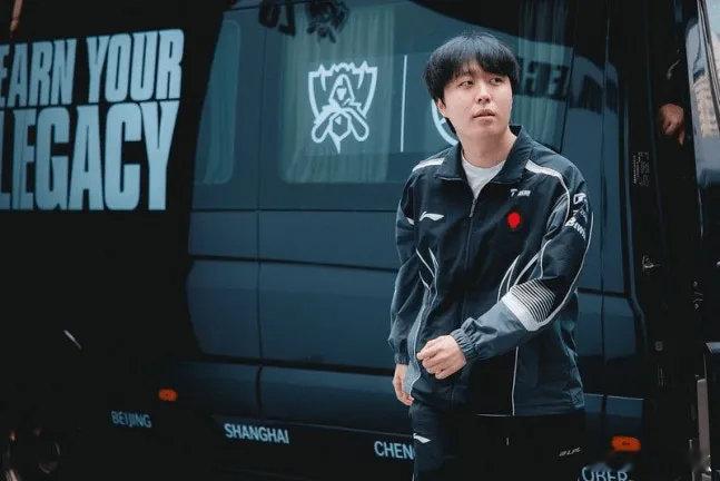 韩媒：HLE与Kanavi签一年；下赛季打法风格是否变化引发关注与擅长宏观运营、