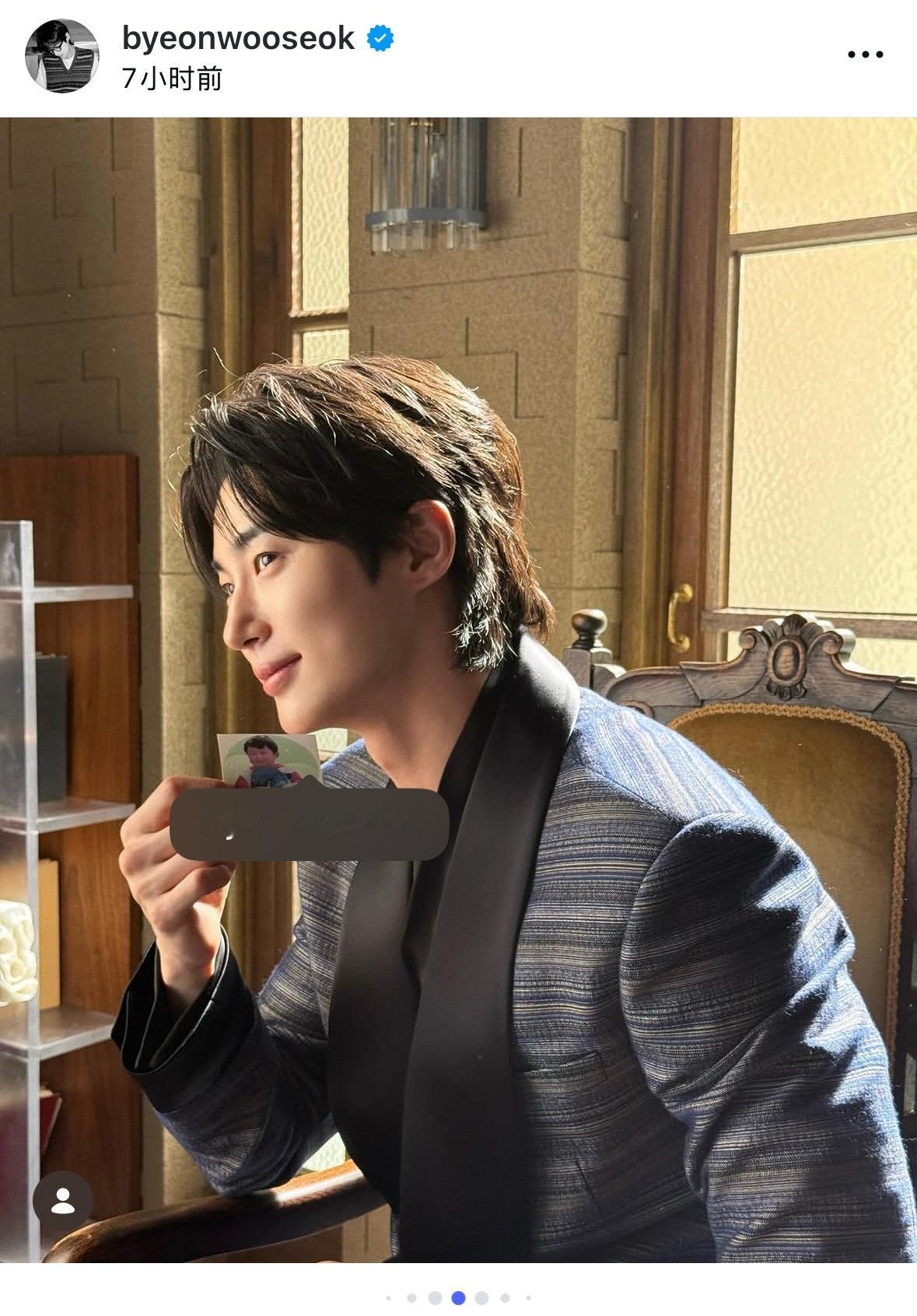 原来这是我伯伯发ins以来第一次给自己照片打tag，4.19日晚欧巴首先是剧宣突