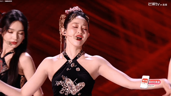谁想淘汰万千惠受故障麦克风拖累，演唱条件大打折扣，万千惠临场从容调整，高质量完成