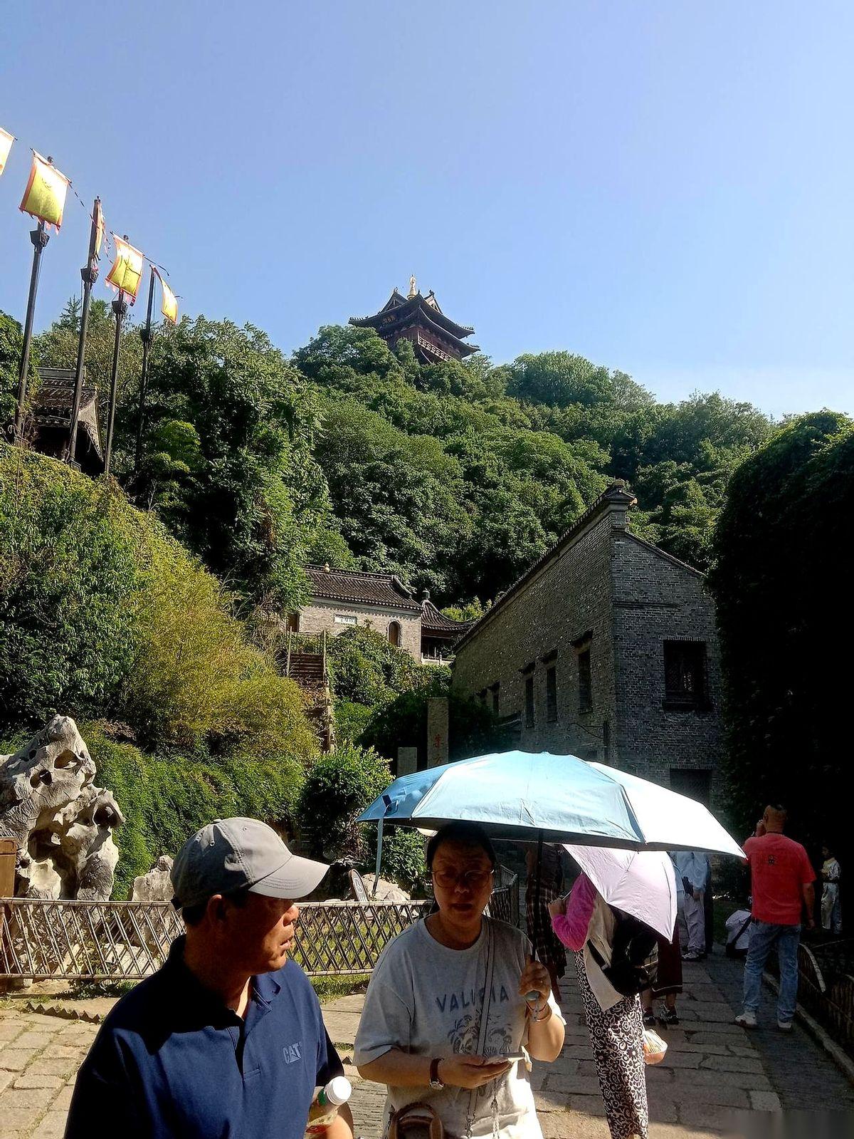 菲律宾那边传出消息，7.9级强震，急需援助。
但就在上个月，香格里拉峰会上，他们