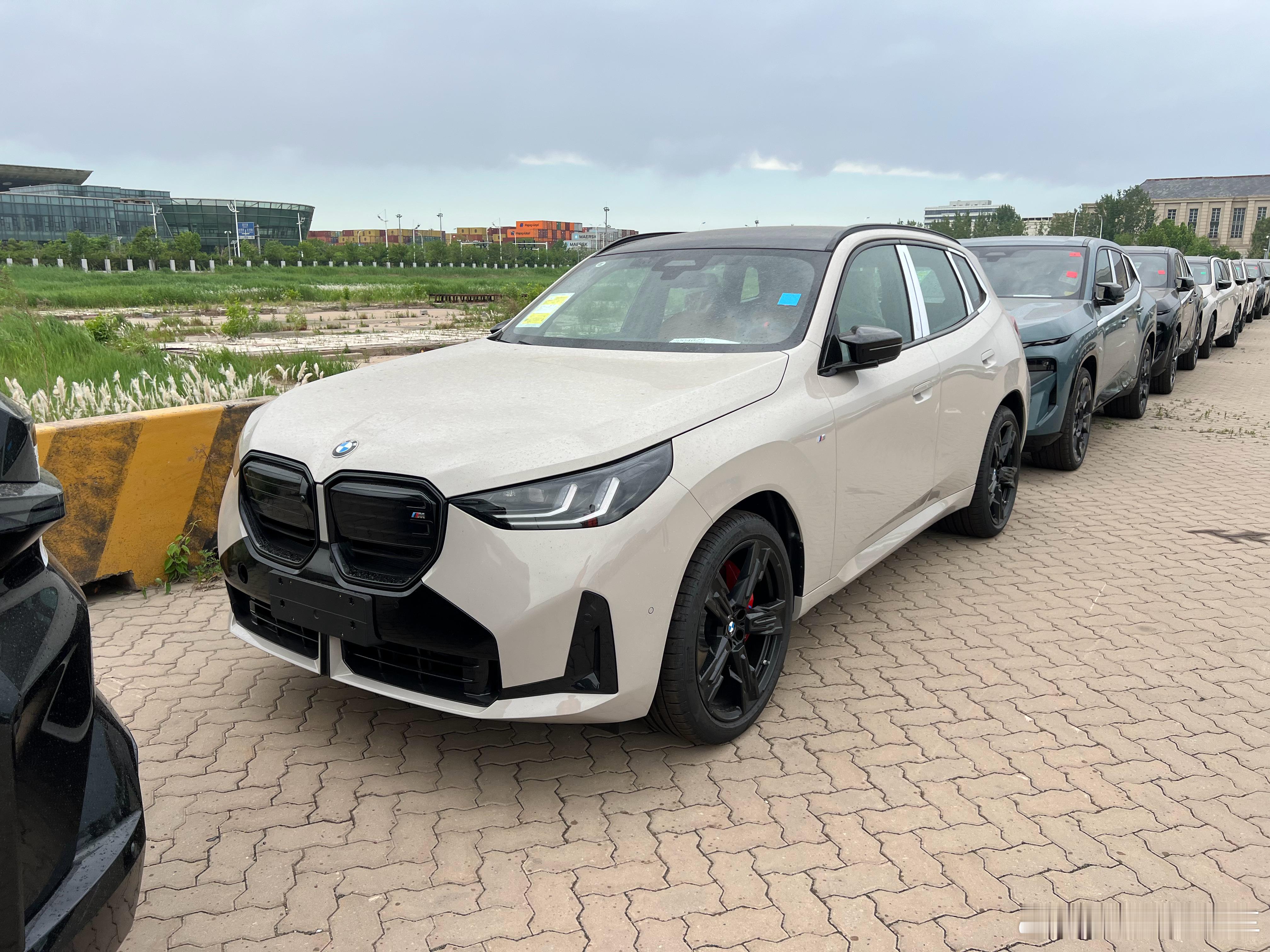 X3 M50，这个颜色属实低调了 ​​​