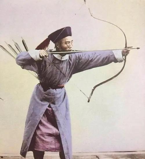 弓箭手能说是古代的狙击手吗？ 狙击手这个词我们都不陌生，他们有着精确的射击技能、