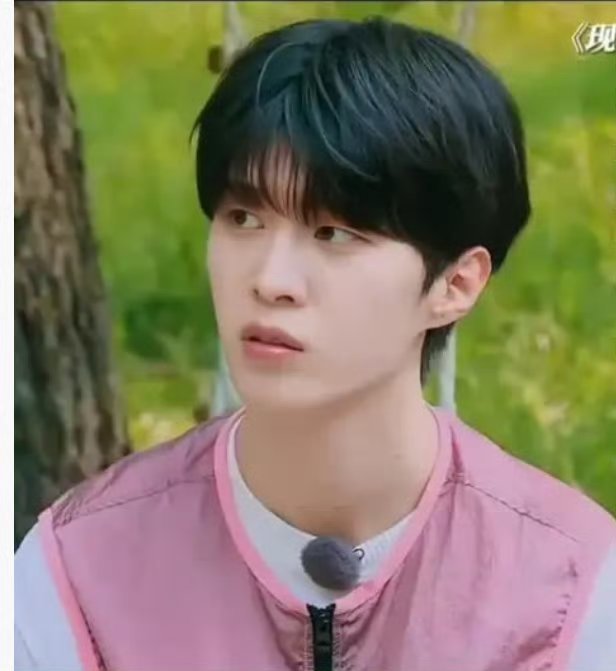 范丞丞自曝体重63公斤真的是很自律了，为了保持身材上镜都不容易，艺人不愧能当艺人