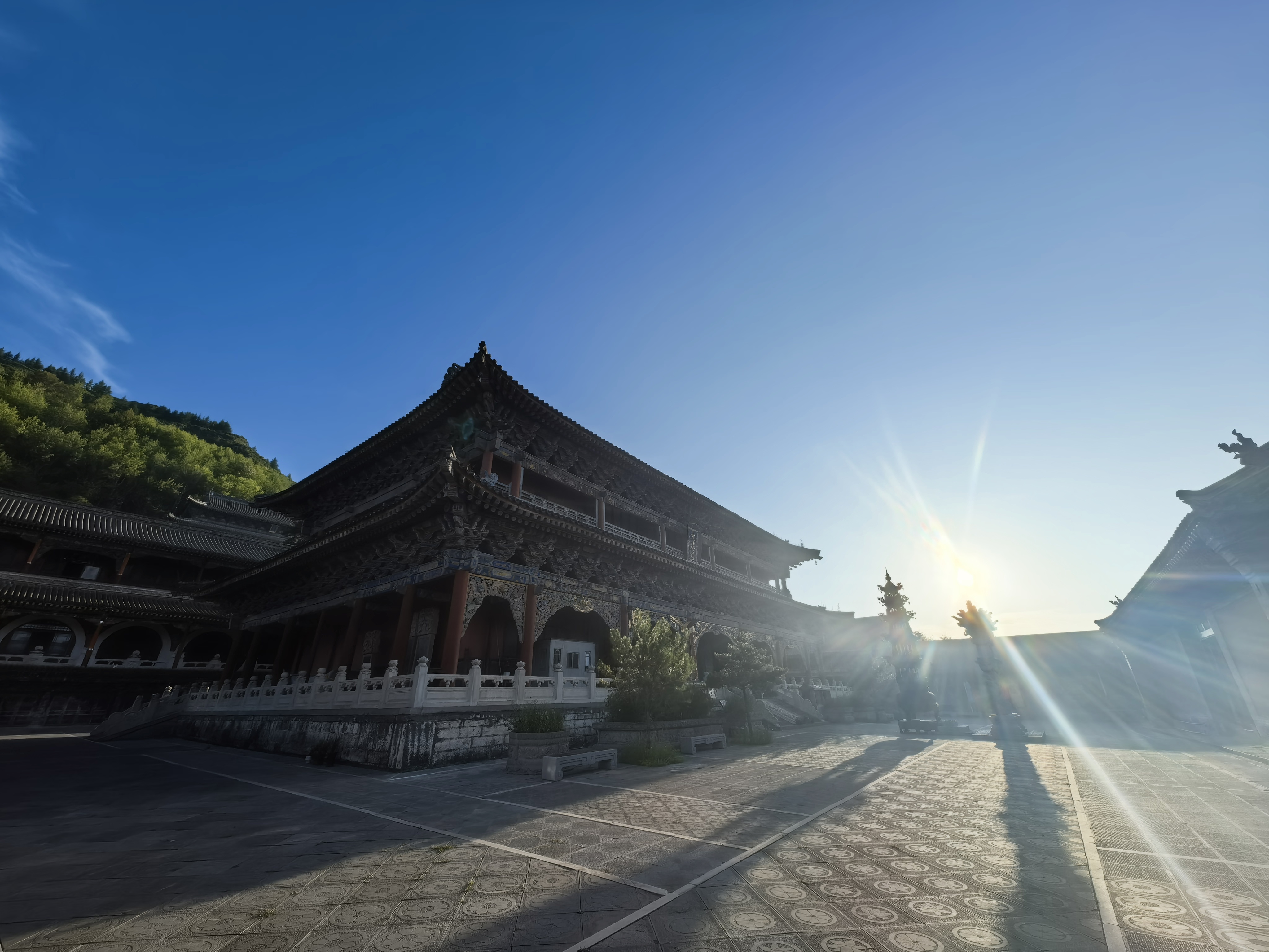 问山不语山自高 问水无言水长流 若问此身归何处 月在青天水在瓶清亦凉兮五台山印记