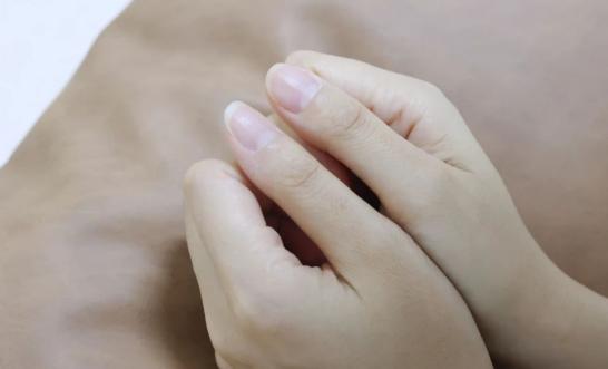 癌症有征兆，癌症来临时，手脚会出现4个异常，并不难发现 

癌症并非完全没有征兆