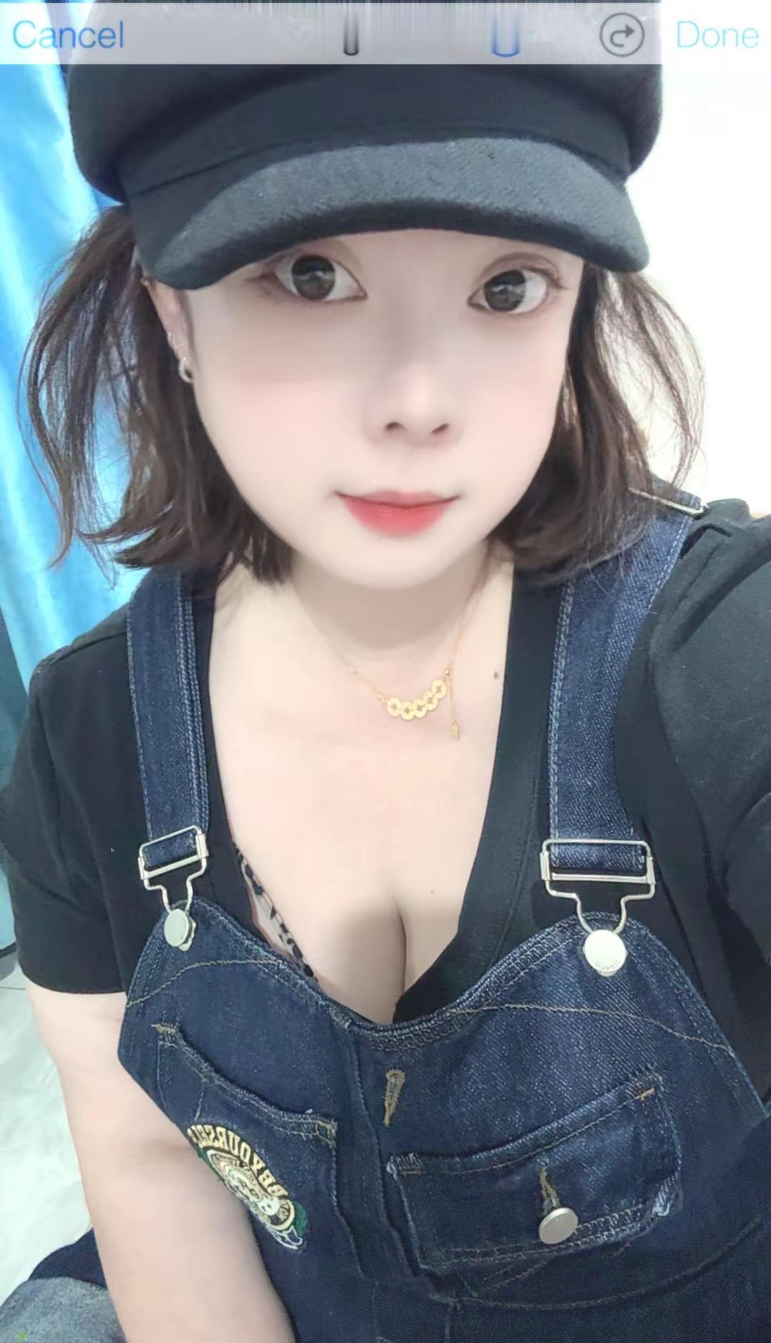 我太矛盾了，我没有办法和很会玩的人在一起，也不太喜欢老实无趣的人，我比老实的人更