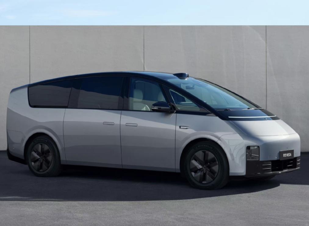 说实在的，理想的这款MPV设计很出众，打破了以往MPV的固有设计，如果按照目前理