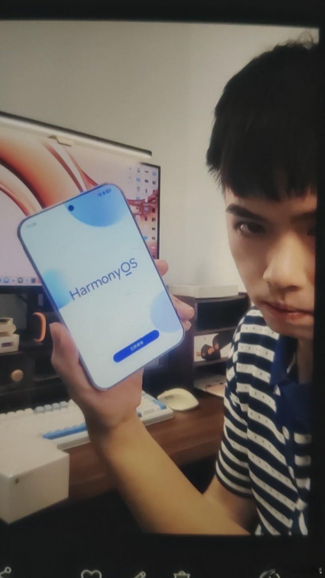这泥马是手机？巨无霸真板砖了好吧。能收裤兜吗？挤都挤不进吧，到时候买了出门还要天