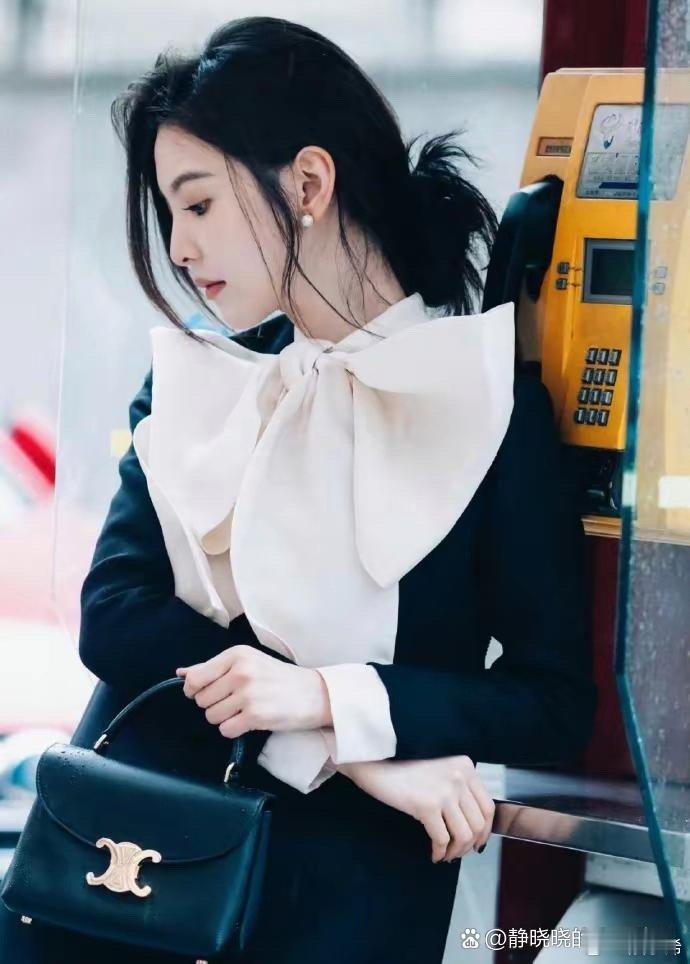 章若楠这张小脸太精致了，简直是天选校园剧女主 ​​​