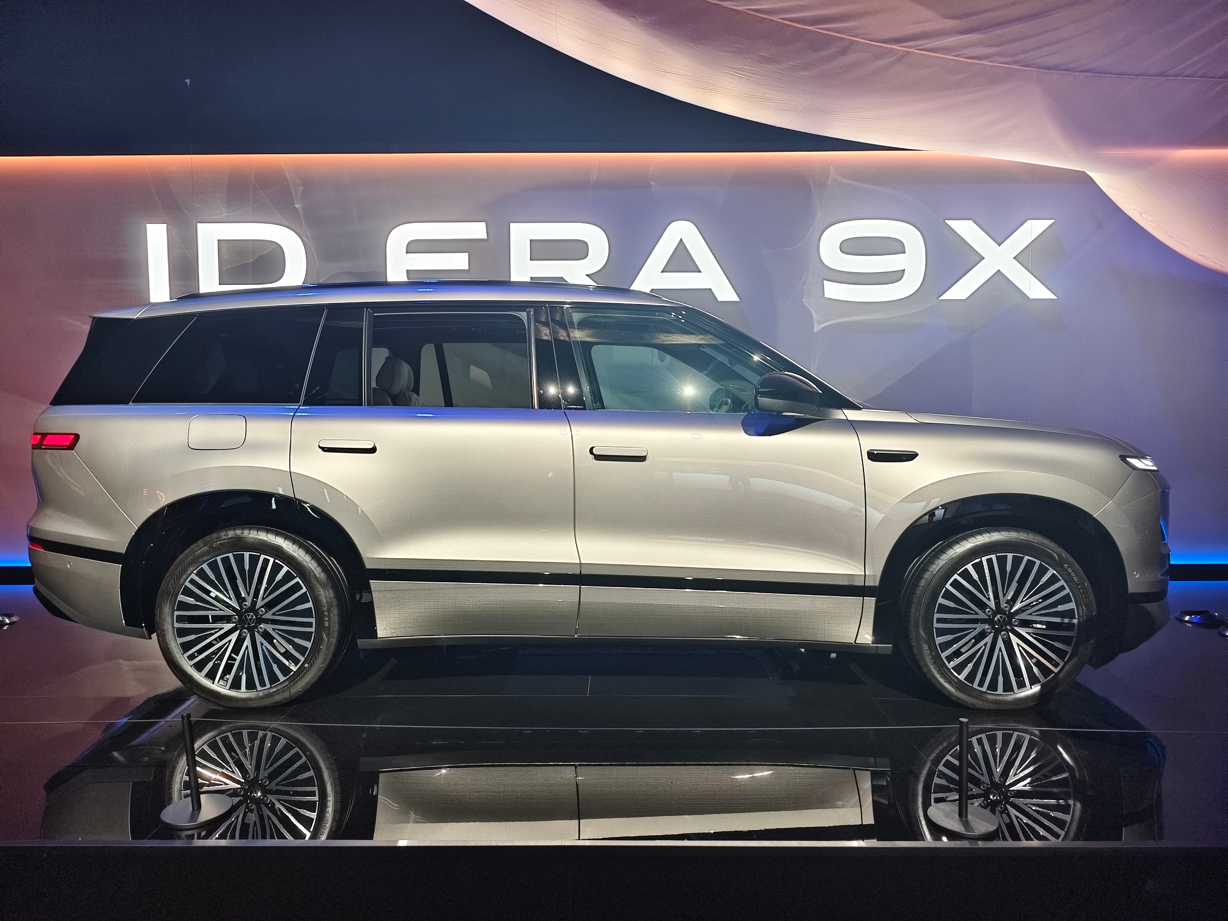 上汽大众ID.ERA 9X 实拍上汽大众IDERA9X预售发布会大众9X是增程车