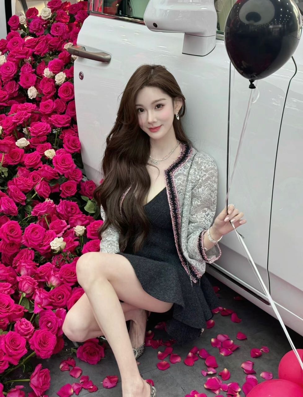 花三三喜提劳斯莱斯#劳斯莱斯# ​​​