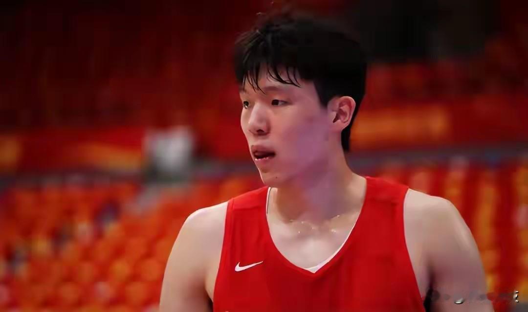 崔永熙无缘中国男篮出征客场的大名单！
中国男篮出战出征世预赛客场的名单终于出炉