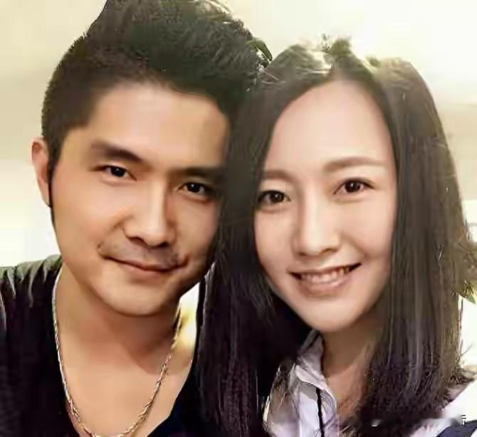 明星名人只要不出来秀恩爱，就被质疑离婚，也是没了治了[笑哭][笑哭]
潘长江的女