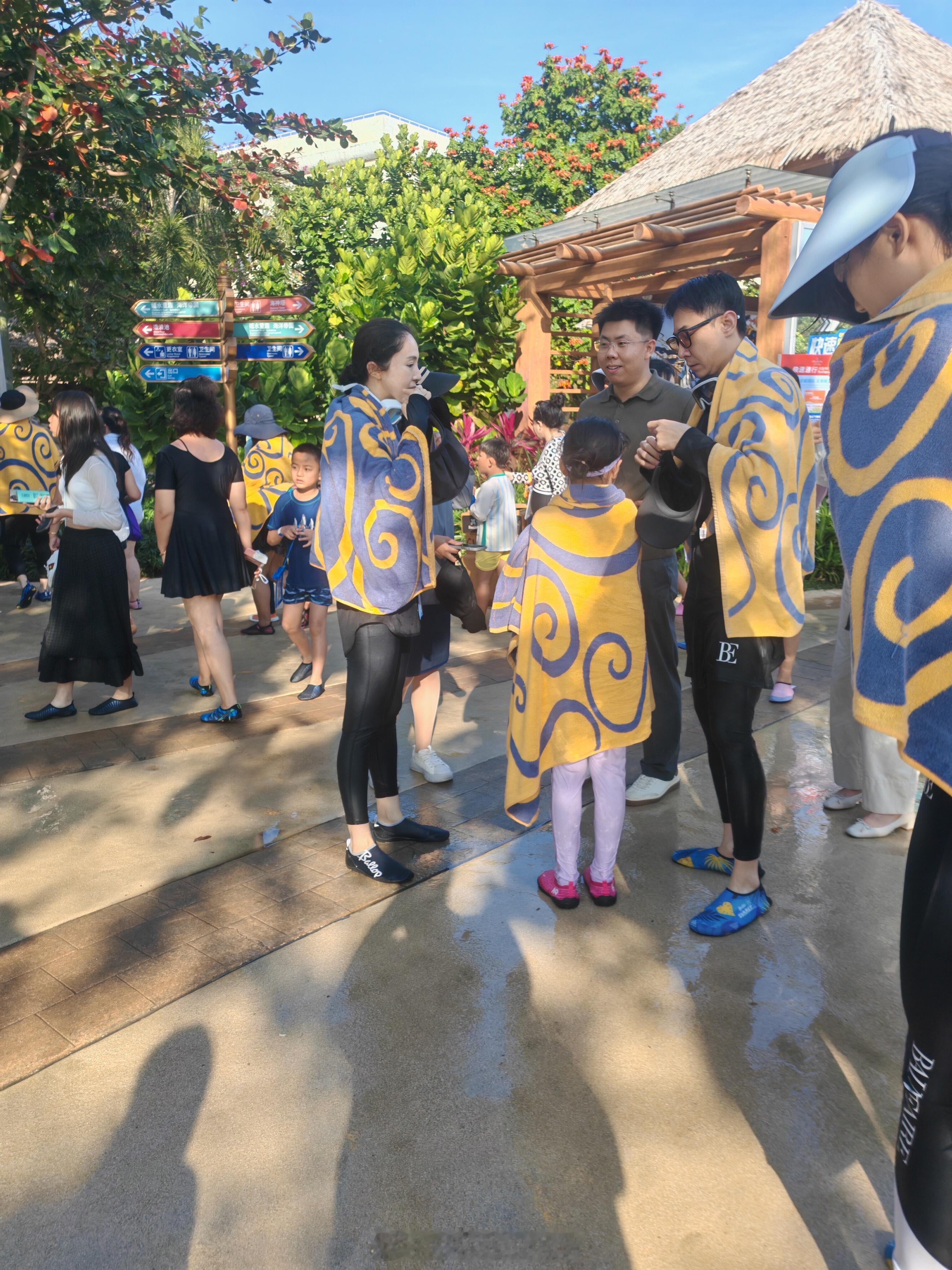 董璇张维伊带小酒窝三亚过年董璇张维伊带小酒窝三亚度假董璇张维伊带小酒窝三亚过年，