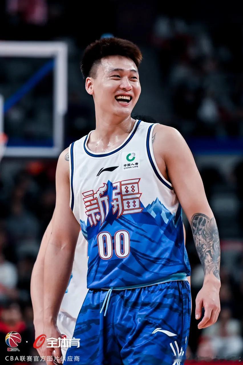 #赵睿与孙铭徽谁的综合实力更强#

孙铭辉巅峰赛季（23-24赛季），场均21分