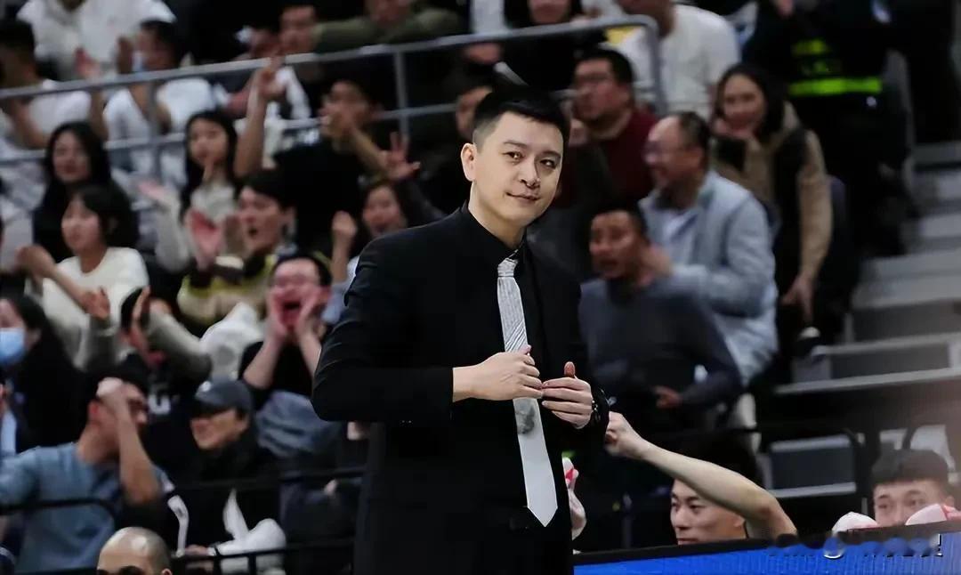如果你是杨鸣，你会让出常规赛冠军吗？
要回答这个问题，首先看这个冠军还能不能让出