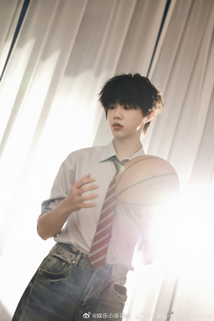 把新浪娱乐头像换成了我担 将在愚人节当天“占领”头像！你最期待哪个时段的“变装”