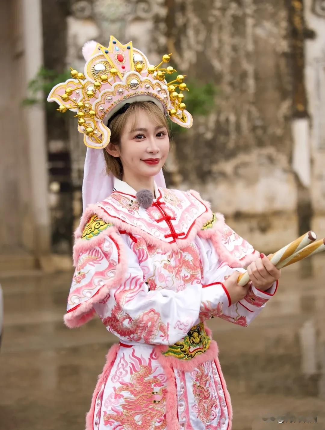 《去班味吧》是一档由今日头条与奇瑞瑞虎8 PLUS联合推出的旅行慢综艺。它旨在为