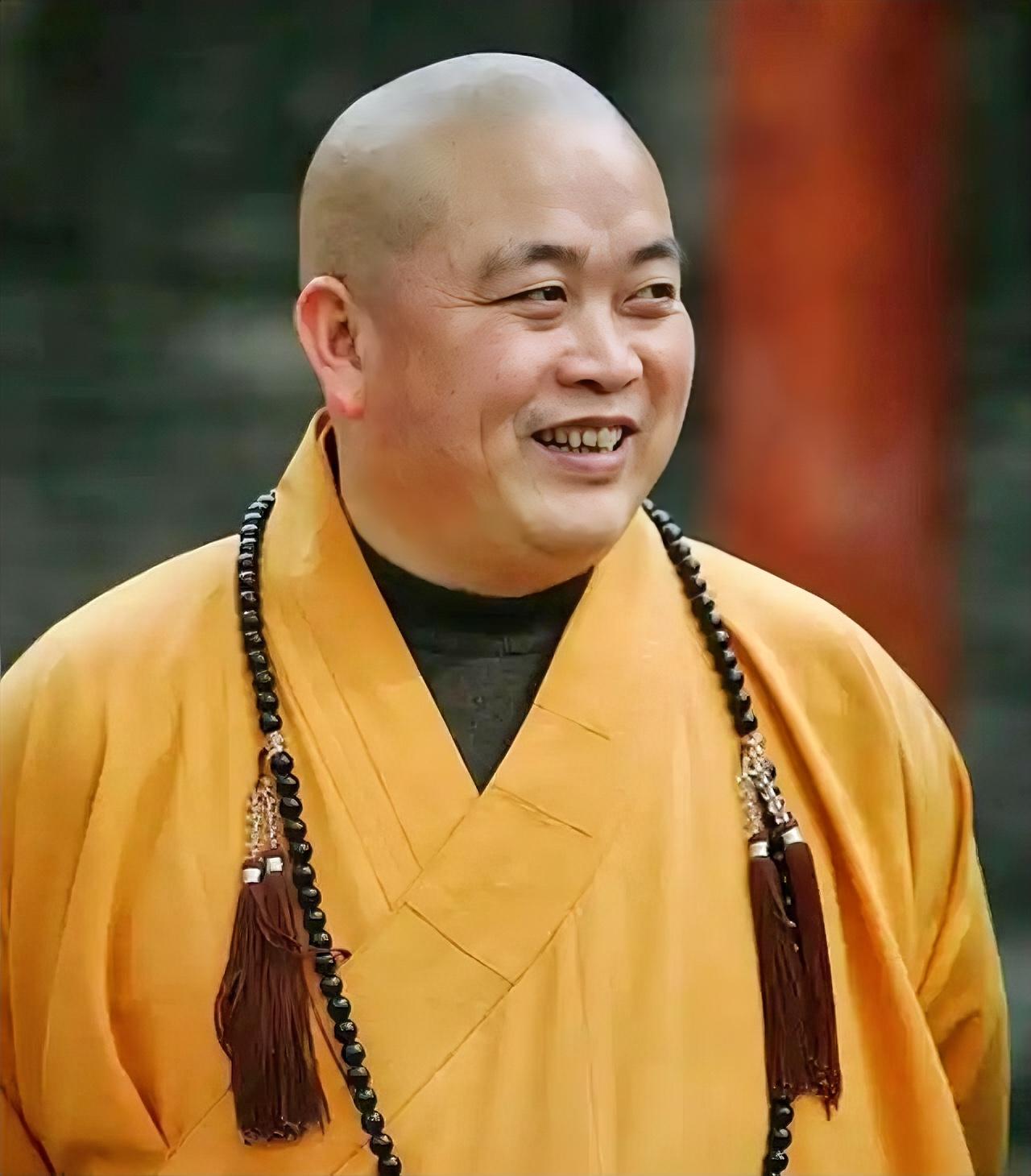 有资深媒体人爆料释永信的事可真是让人惊掉下巴。说他2004年就有了情人，2007